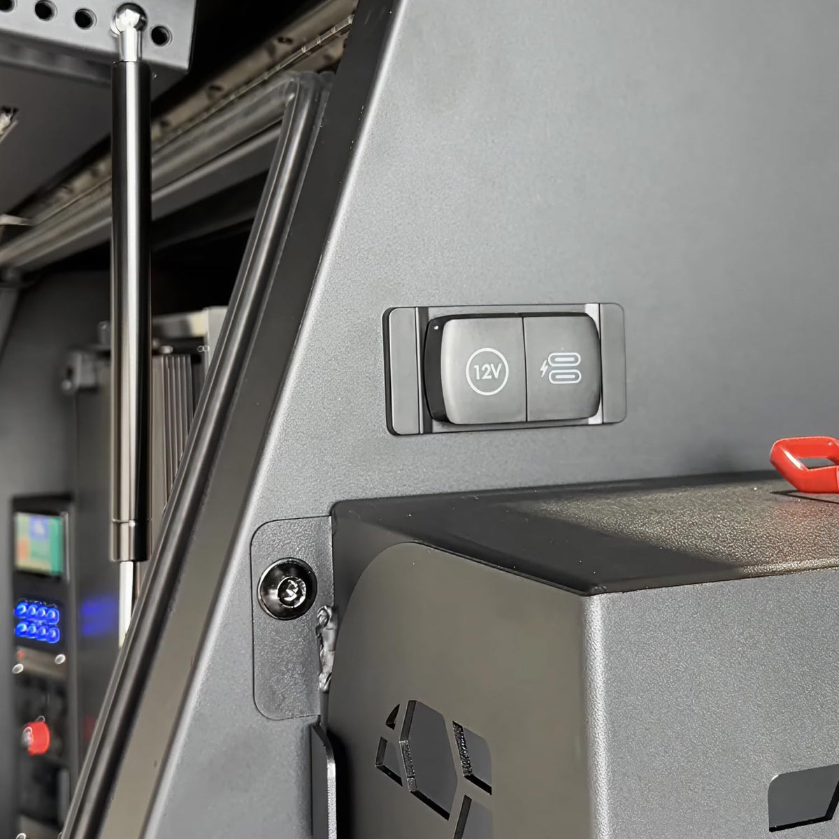 SCANSTRUT SC-MULTI-F1 Scanstrut SC-Multi-F1 Flip Pro Multi - Dual USB-C with 12V Power Socket