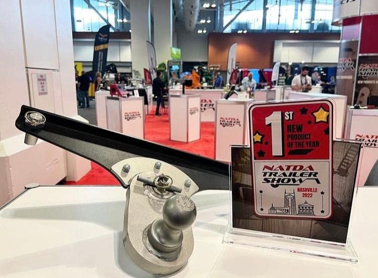GEN-Y HITCH GH-21001 GEN-Y Hitch GH-21001 GoosePuck 5" Offset Ball-Puck Mount for Ford 2017 to Current 25K Towing (with STD Ball Assy and 101177)