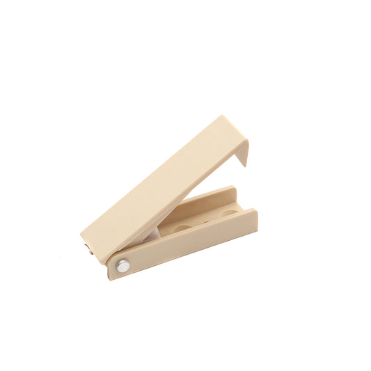 RV DESIGNER E206 RV Designer E206 - Squared Baggage Door Catch, Colonial White, 2-Pack