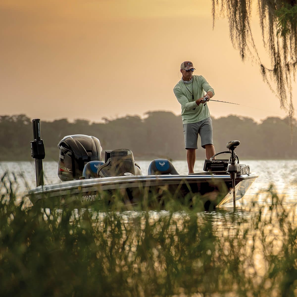 Minn Kota 1368921 Minn Kota Ultrex QUEST Brushless Bow-Mount Electric Trolling Motor with MEGA Side Imaging – 90/115 Lb. Thrust, 52 In. Shaft, Freshwater