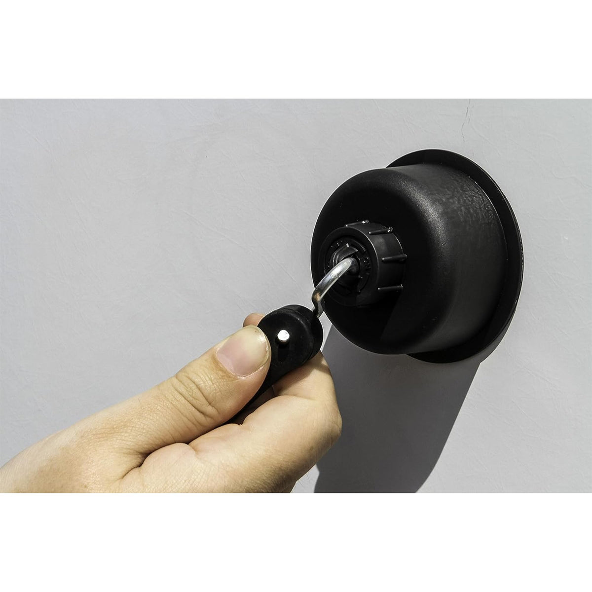 CAMCO 44850 Camco 44850 Gen-Turi Suction Cup Mount, Helps Stabilize Gen-turi Exhaust System to Your RV, Camper or Trailer, No Drilling Required (Pack of 2), Black