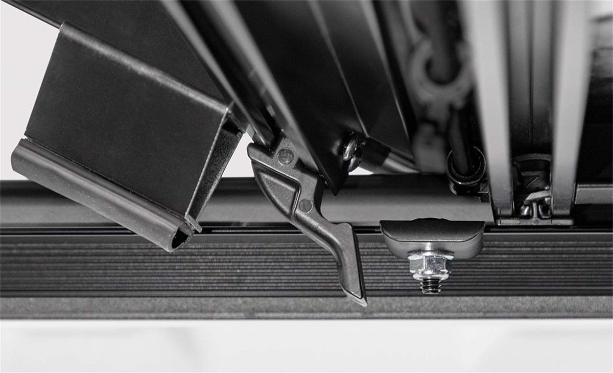 Access B3050119 Access B3050119 Acc Lomax Tri-Fold Cover
