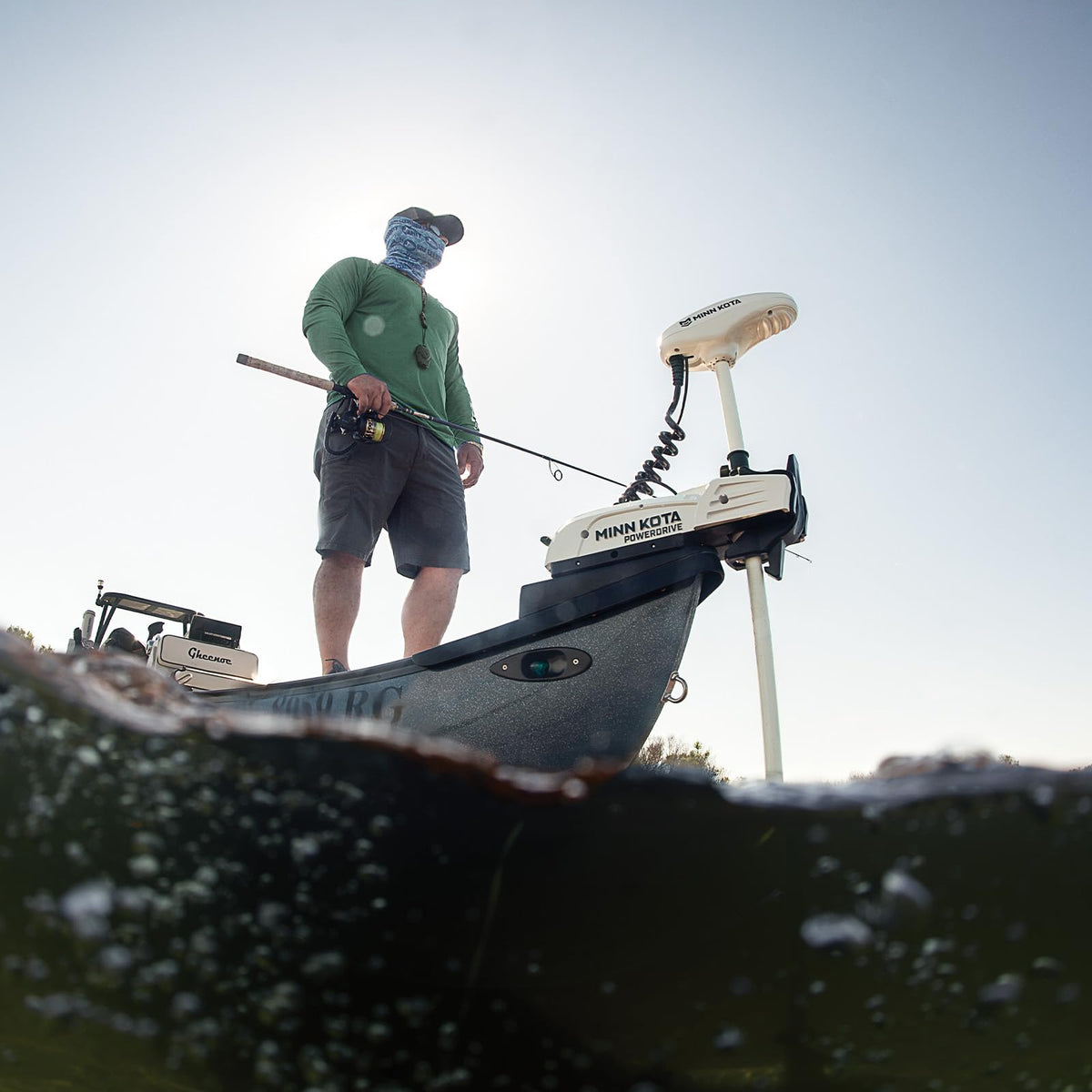 Minn Kota 1363586 Minn Kota Riptide PowerDrive Bow-Mount Electric Trolling Motor with Wireless Remote – 70 Lb. Thrust, 54 In. Shaft, Saltwater