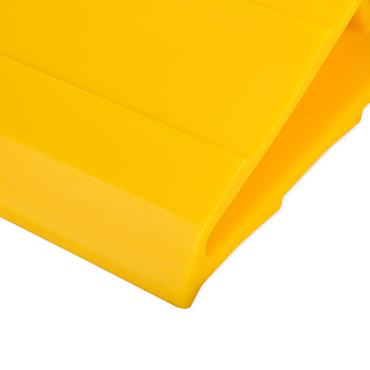 CAMCO 44472 Camco Standard Wheel Chock w/Rope for Trailers - Heavy Duty RV Wheel Chock Constructed of Durable Plastic w/UV inhibitors - Features Rope Handle for Easy Removal - Use w/Tires Up to 26-in - 44472