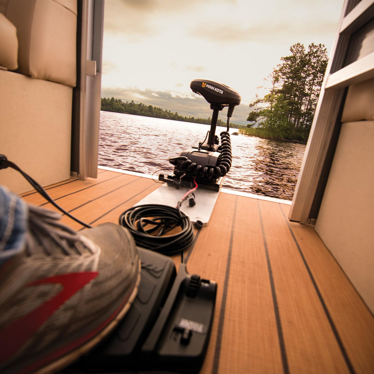MINN KOTA 1358451 Minn Kota PowerDrive Bow-Mount Electric Trolling Motor with GPS – 55 Lb. Thrust, 54 In. Shaft, Freshwater