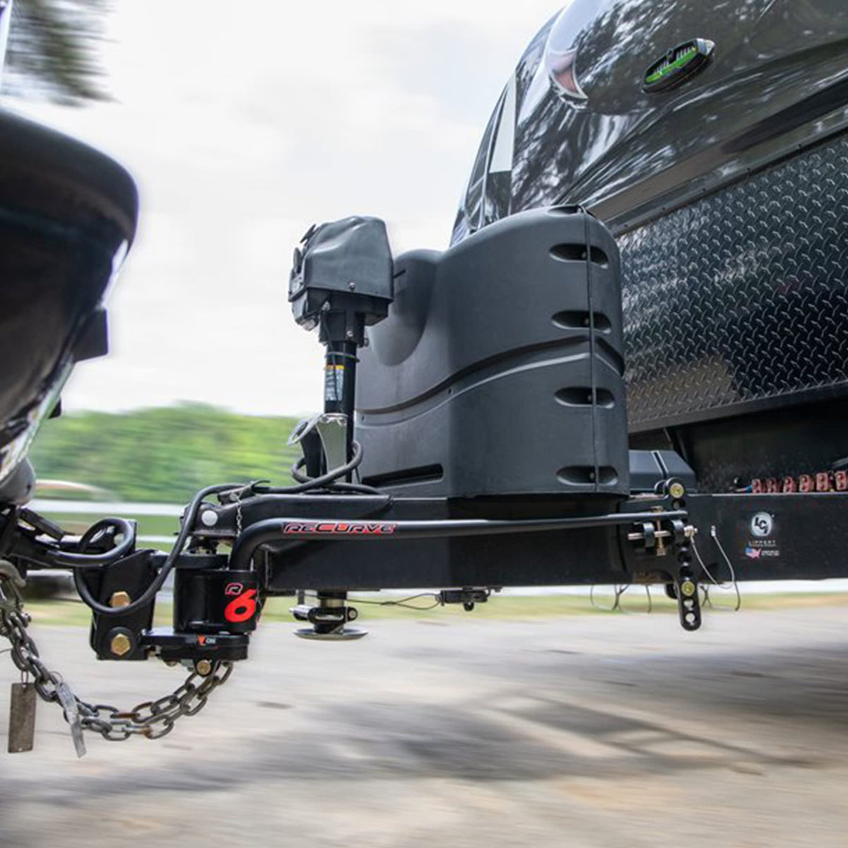 CAMCO 48783 Camco EAZ-Lift ReCurve R6 Camper/RV Weight Distribution Hitch Kit - Features Premium Adaptive Sway Control - Includes 2-5/16” Hitch Ball w/15,000lb Max Rating - 1,000lb Max Tongue Weight (48783)