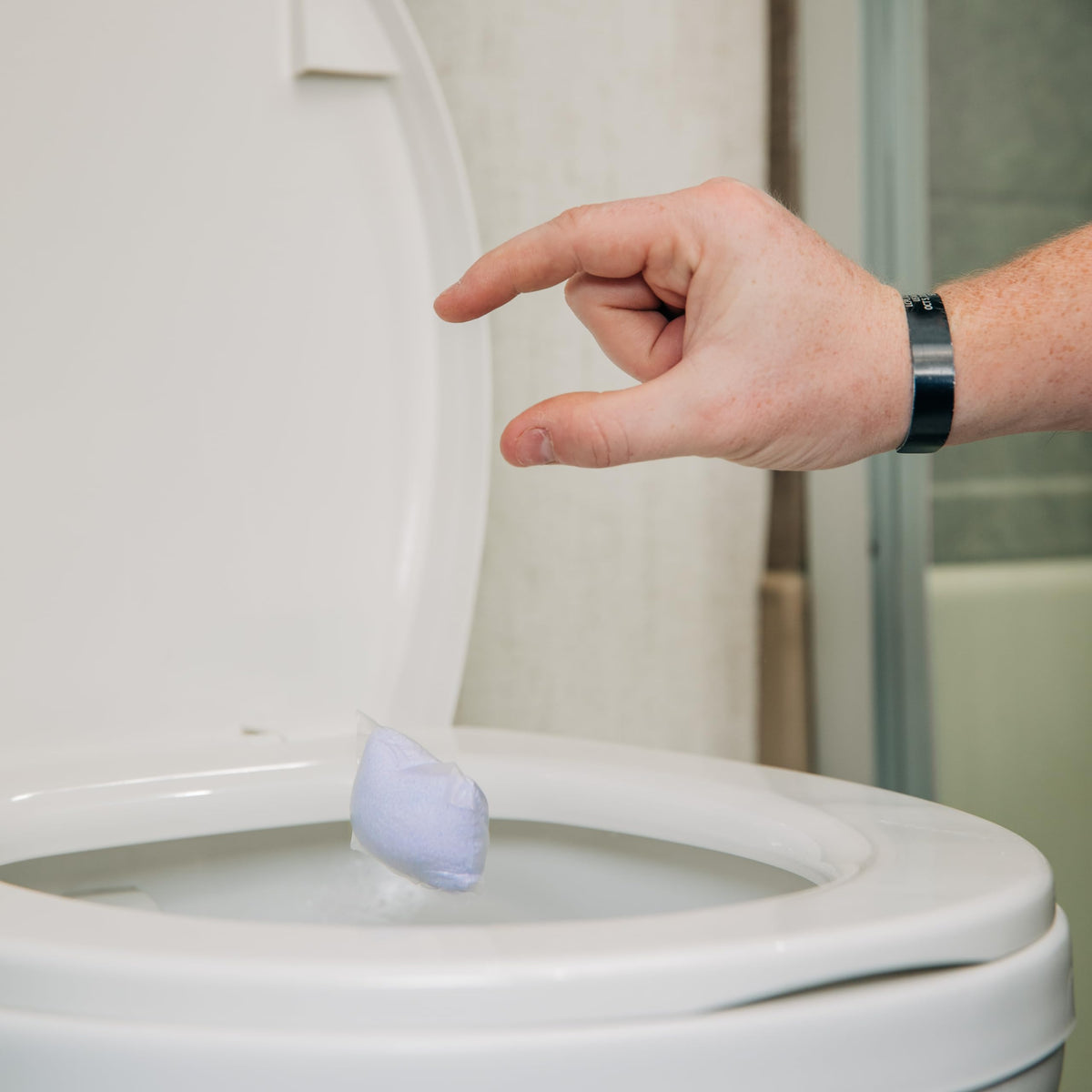 CAMCO 41559 Camco TST MAX RV Toilet Treatment Drop-INs - Control Unwanted Odors and Break Down Waste and Tissue - Septic Tank Safe - Lavender Scent - 15-pack (41559)