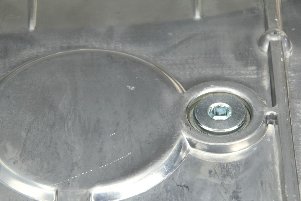 URO Parts 99610703158 ENGINE OIL SUMP PLATE