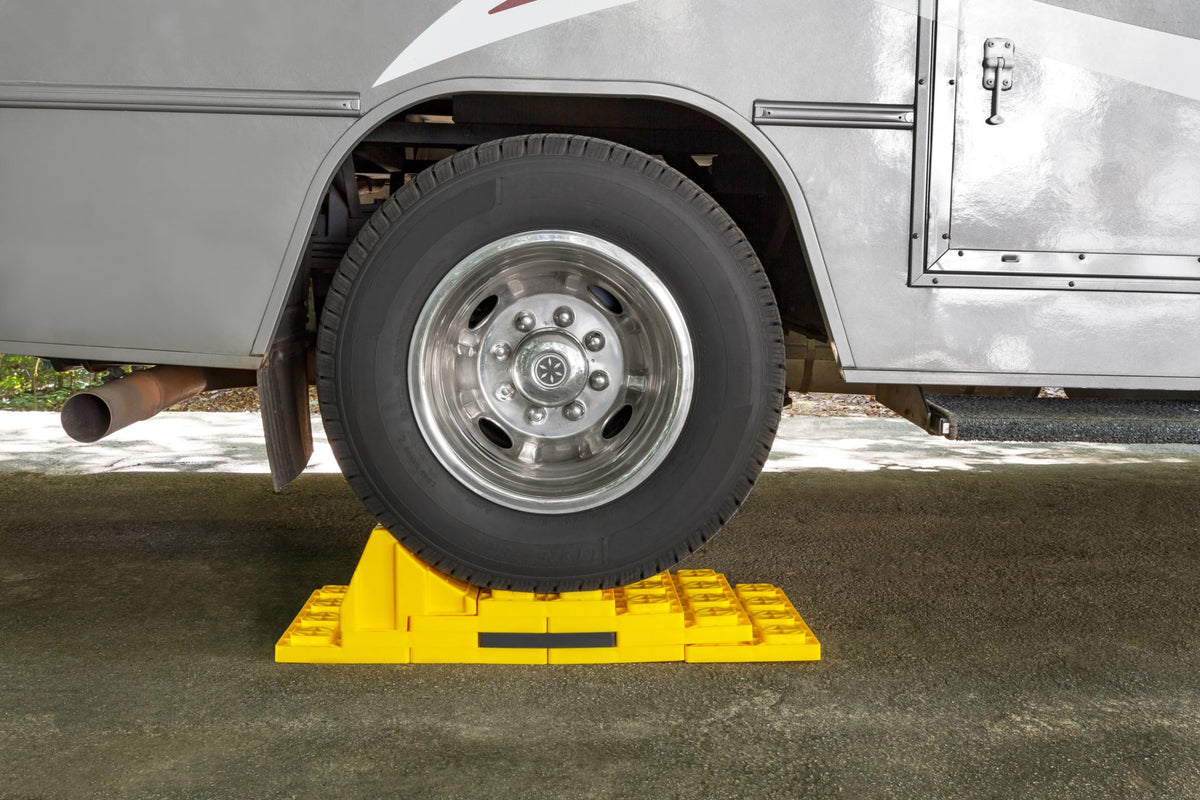 CAMCO 44401 Camco Camper/RV Leveling Block Wheel Chocks - Stabilize & Center Wheels Easier - Helps Eliminate Dangerous Tire Movement - Sized for Larger Vehicle Tires - 2-Pack (44401)