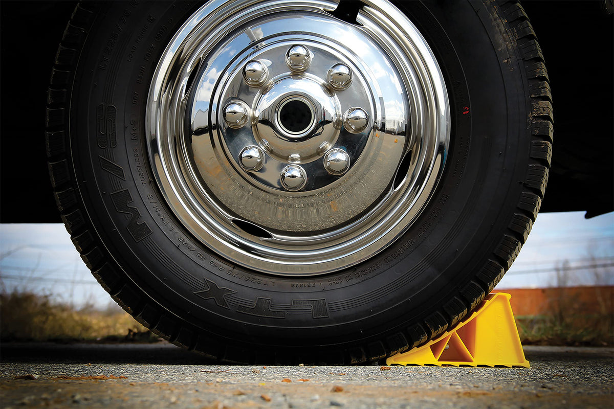 CAMCO 44412 Camco Standard Wheel Chock for Trailers & RVs - Heavy Duty Trailer Wheel Chock Constructed of Durable Plastic w/UV inhibitors - for Use w/Tires Up to 26-inches - Re-Hitch in Confidence - 44412