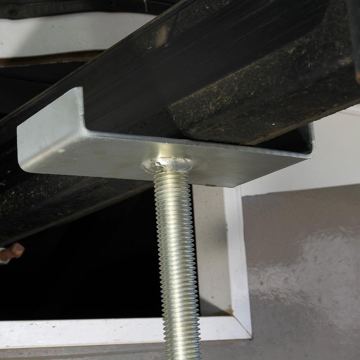 CAMCO 48866 Camco Eaz-Lift RV Slide Out Supports - Heavy-Duty Steel Support Jacks for Camper - Adjustable Height from 19" to 47" with Incremental Lock Positions - Supports Up to 5,000lbs Each - Set of 2 (48866)