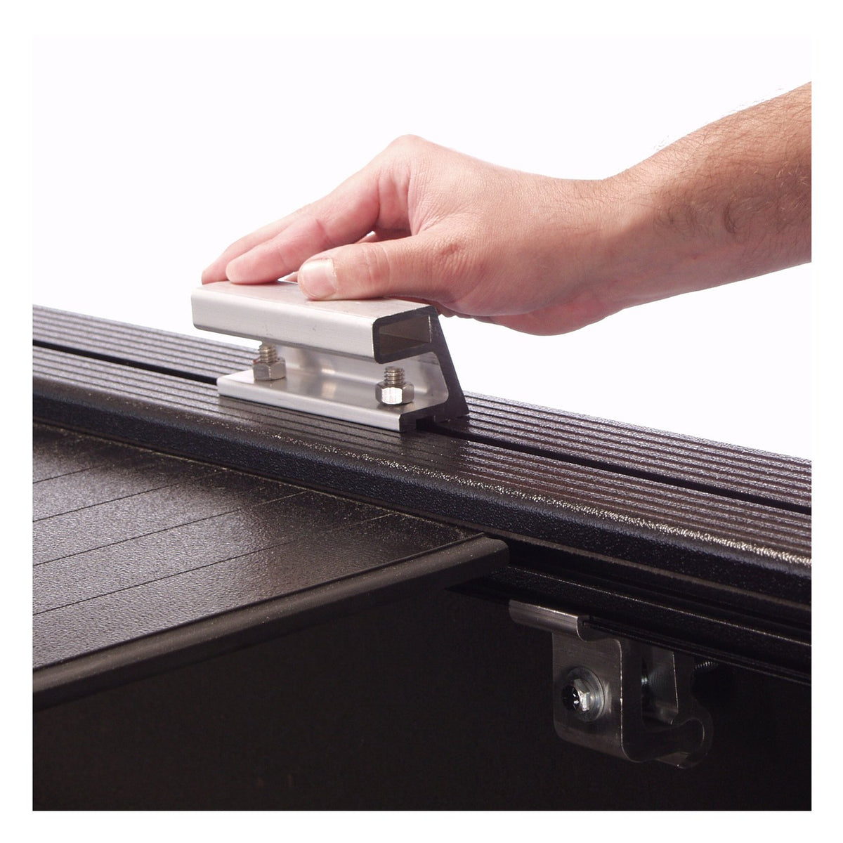 PACE EDWARDS BL2118 Pace Edwards BEFA18A44 Bedlocker with Explorer Series Rails for Ford F-250 Super Duty-6 FT 9 in
