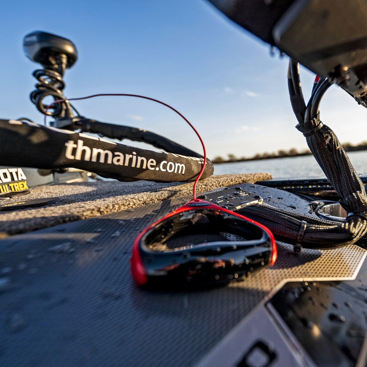 T-H MARINE GFTJ-1-DP T-H Marine G‑Force Troll Jacket Cable Sleeve - 60" Neoprene Trolling Motor Wire Organizer, 2 mm Heavy‑Duty Wrap with Hook & Loop, Fits Most Bow‑Mount Setups, Protects & Bundles Cables