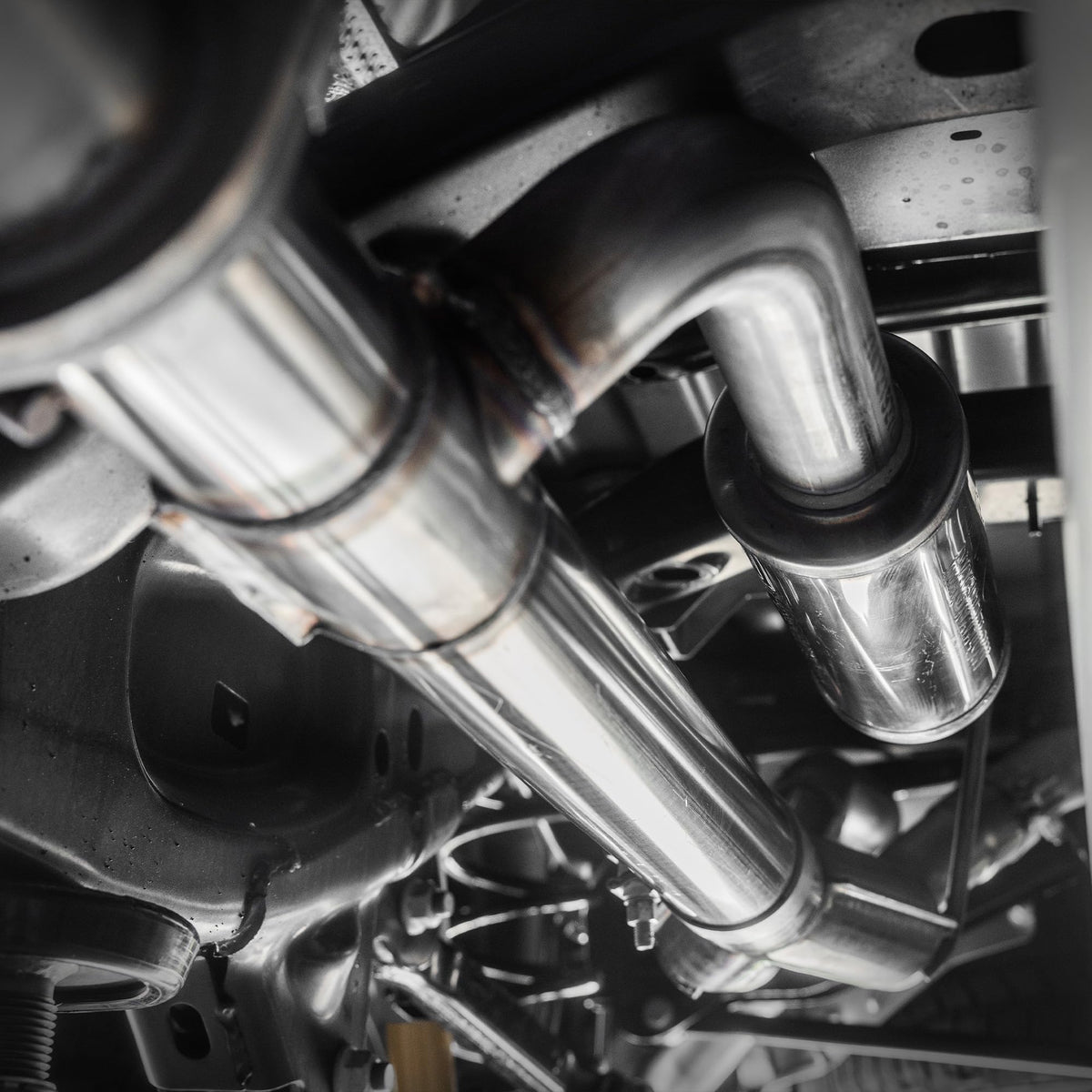 MAGNAFLOW 19686 Magnaflow 19686 DIRECT-FIT MUFFLER REPLACEMENT KIT