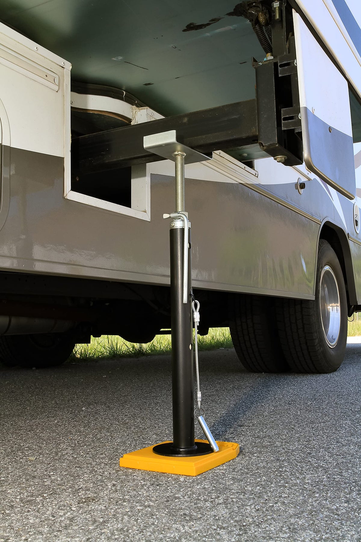 CAMCO 48867 Camco EAZ-Lift Premium RV Slide-Out Support - Features an Adjustable Height of 19-inches to 47-inches, a Durable Steel Construction, and can Hold Up to 5,000lbs Each (48867)