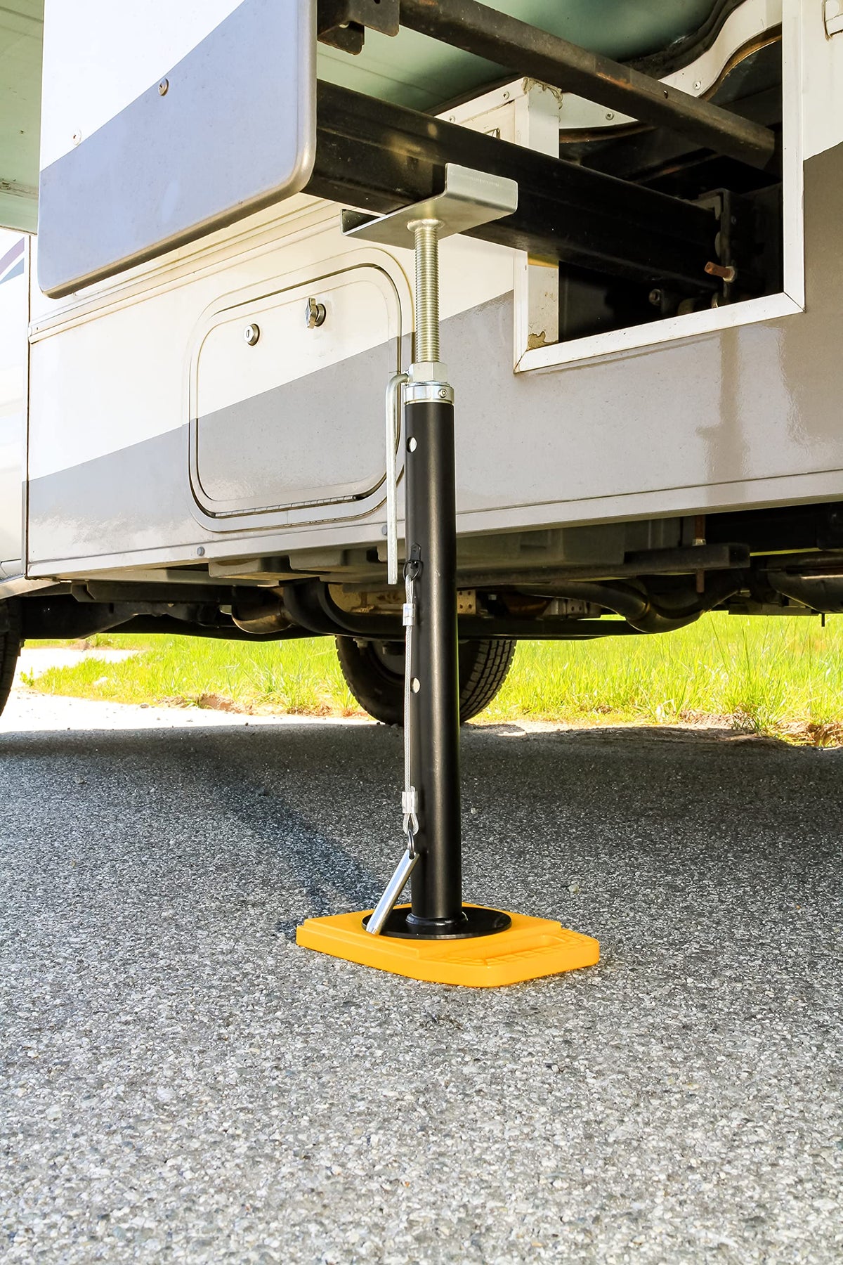CAMCO 48867 Camco EAZ-Lift Premium RV Slide-Out Support - Features an Adjustable Height of 19-inches to 47-inches, a Durable Steel Construction, and can Hold Up to 5,000lbs Each (48867)