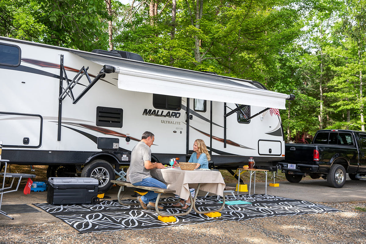 CAMCO 44501 Camco Camper/RV Leveling Blocks - Features Stackable Interlocking Design & Includes Zippered Bag for RV Storage - Compatible w/Single Wheels, Dual Wheels, Tandem Axles & More - 4-Pack (44501)