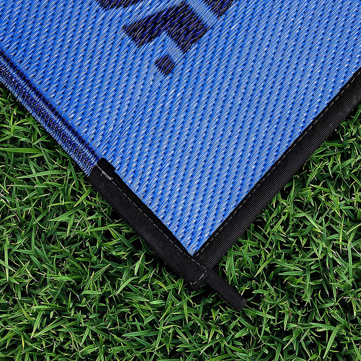 CAMCO 42876 Camco Large Reversible Outdoor Patio Mat - Easy to Clean, Perfect for Picnics, Cookouts, Camping, and The Beach (6' x 9', Lattice Blue Design) (42876)