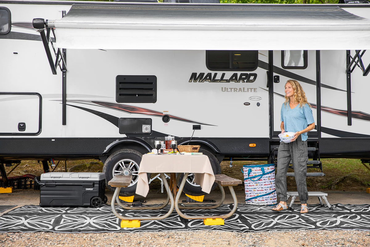 CAMCO 44501 Camco Camper/RV Leveling Blocks - Features Stackable Interlocking Design & Includes Zippered Bag for RV Storage - Compatible w/Single Wheels, Dual Wheels, Tandem Axles & More - 4-Pack (44501)