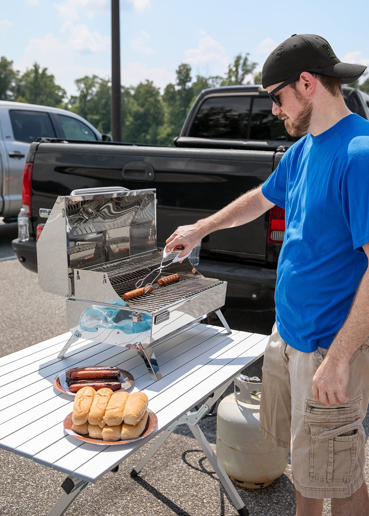 CAMCO 51892 Camco Aluminum Roll-Up Table with Carrying Bag, Seats 4-6, Lightweight & Portable for Outdoor Camping, Tailgating, Beach, Parties and RV Use, Silver