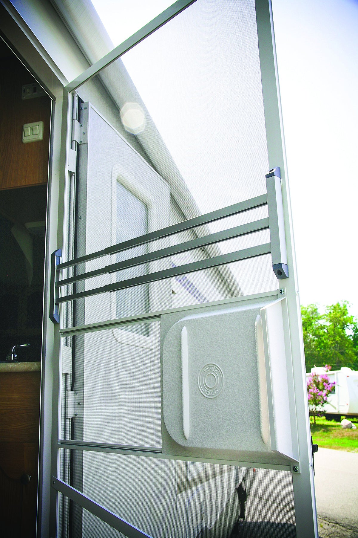 CAMCO 43977 Camco RV Screen Door Push Bar | Adjustable from 20 to 32-inches | Adds Strength and Stability to RV Screen Door | (43977)