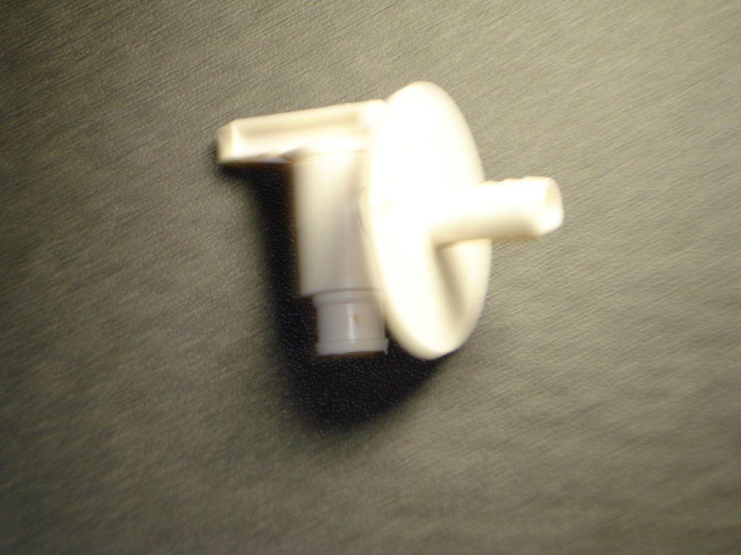 Petersen Molding 18-959-C/W Peterson 18959C/W Drain Valve